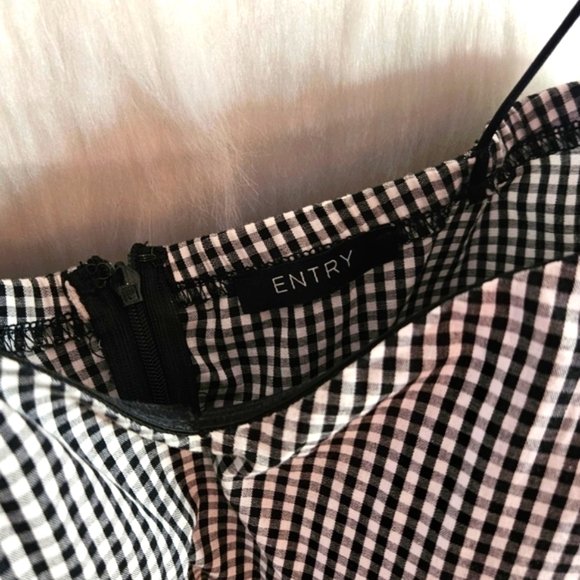 Entry Gingham Off-Shoulders B&W Mini Dress - Picture 5 of 6